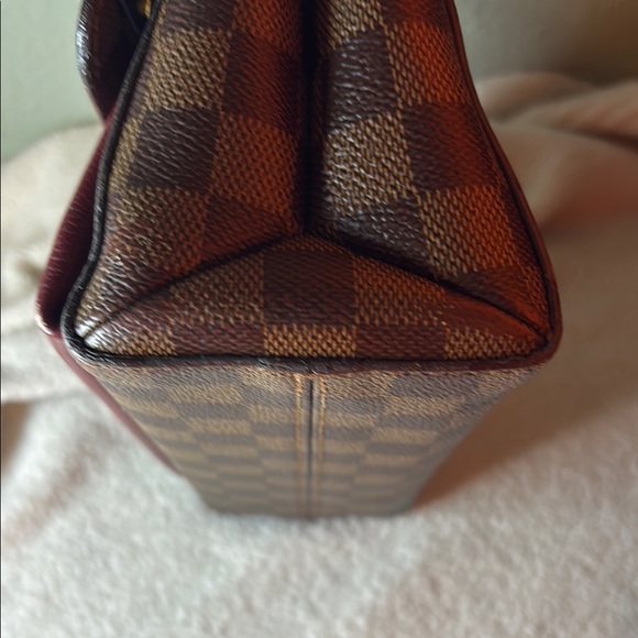 Louis Vuitton elegant purse 10 x 4 x 7 - Picture 16 of 16